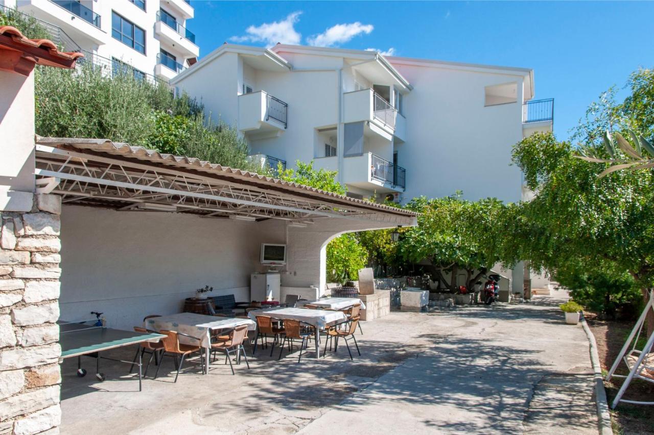 Apartments And Rooms Nikola Omis Exterior photo