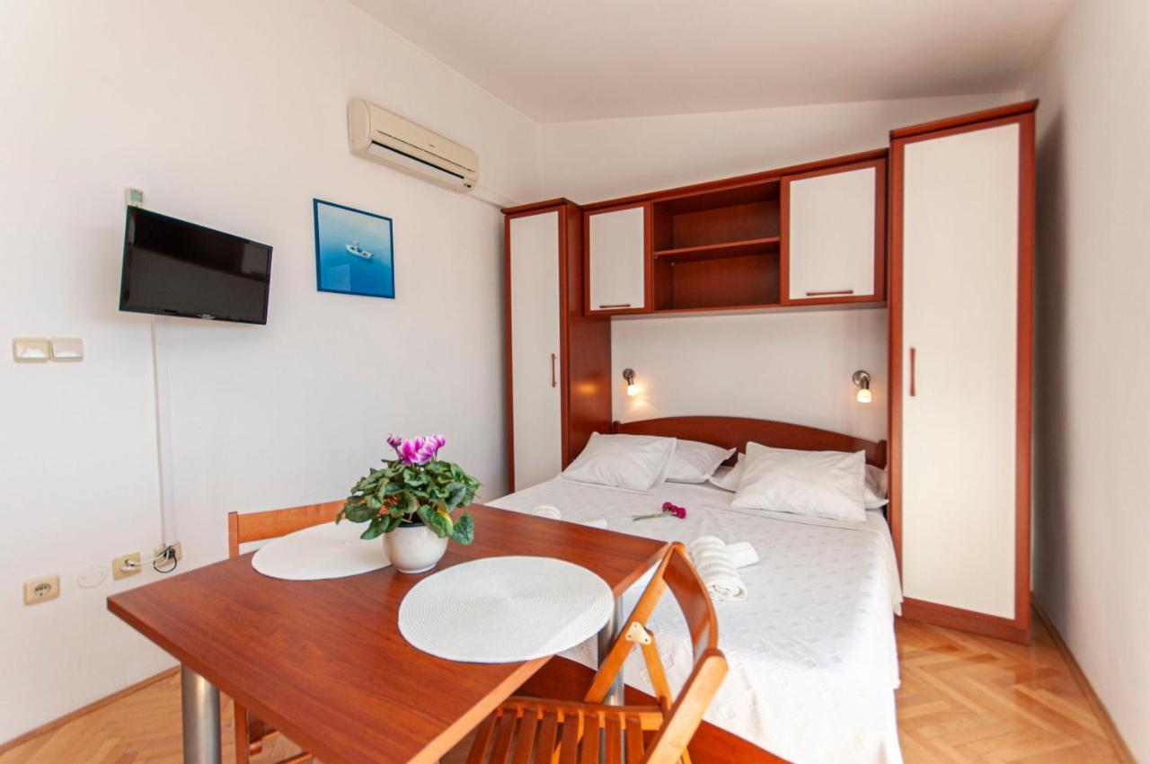 Apartments And Rooms Nikola Omis Exterior photo