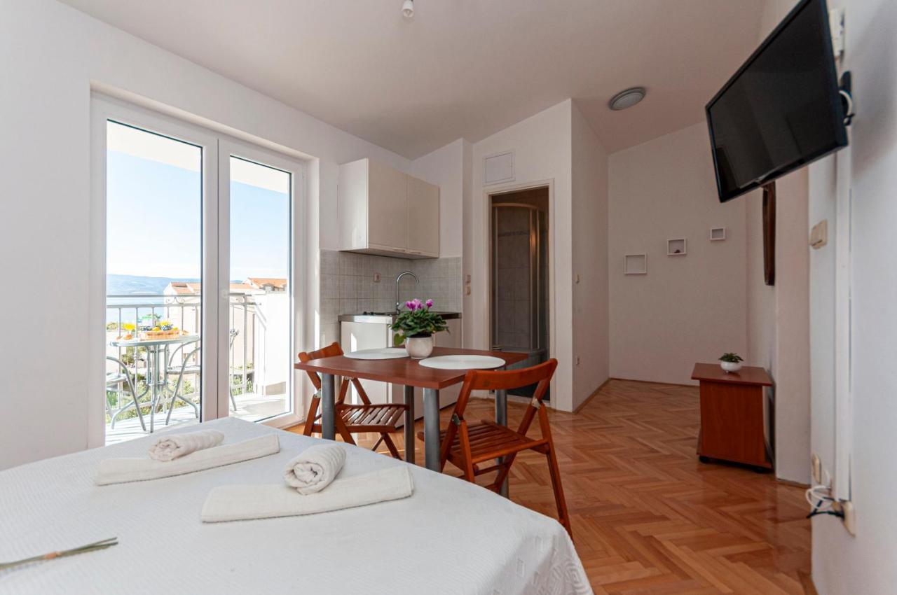 Apartments And Rooms Nikola Omis Exterior photo