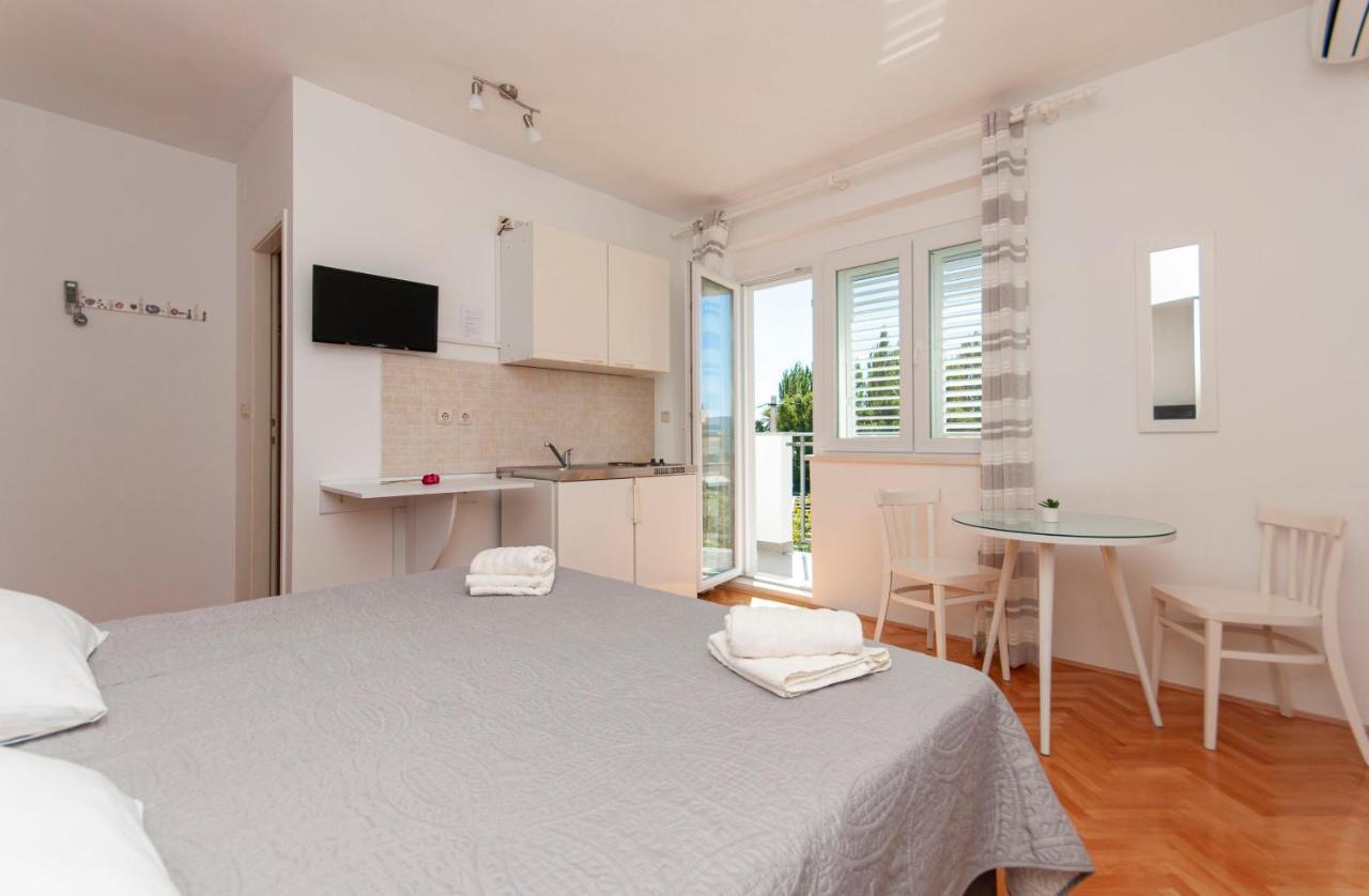 Apartments And Rooms Nikola Omis Exterior photo