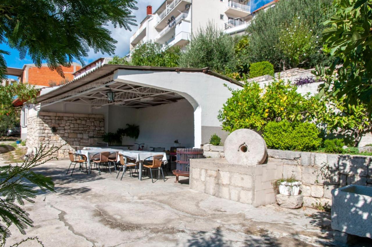 Apartments And Rooms Nikola Omis Exterior photo