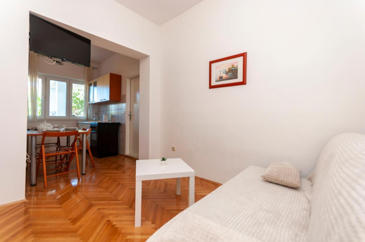 Apartments And Rooms Nikola Omis Exterior photo