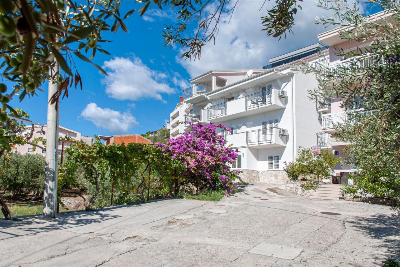 Apartments And Rooms Nikola Omis Exterior photo