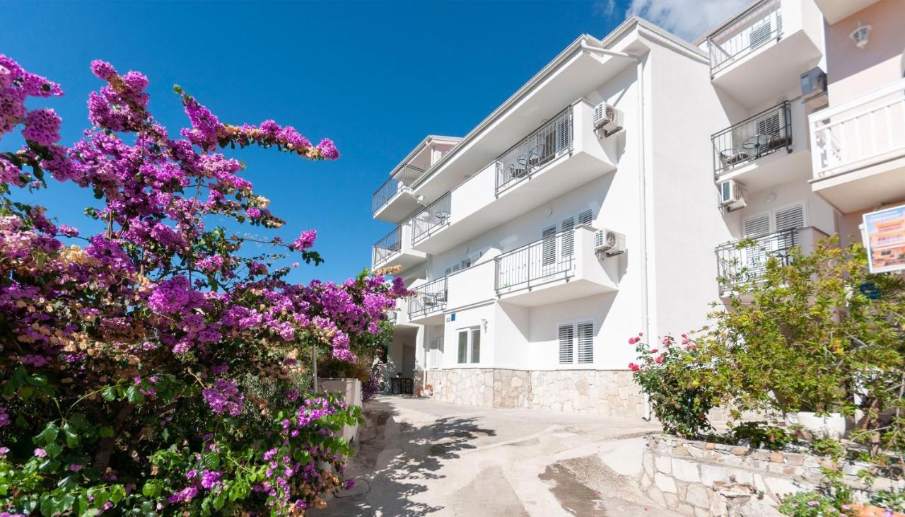 Apartments And Rooms Nikola Omis Exterior photo