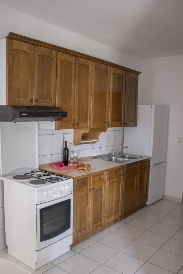 Apartments And Rooms Nikola Omis Exterior photo