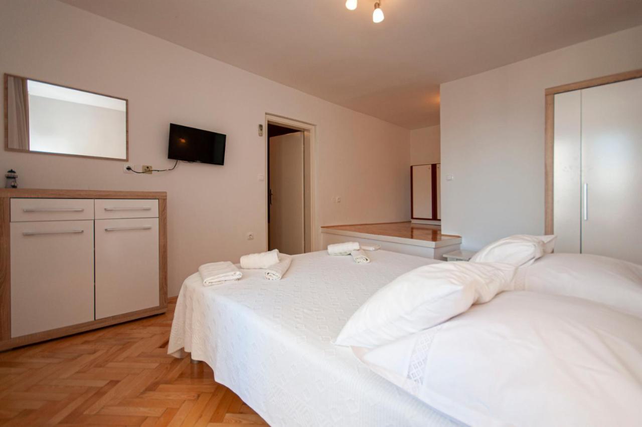 Apartments And Rooms Nikola Omis Exterior photo