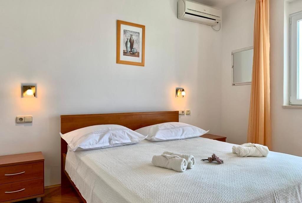 Apartments And Rooms Nikola Omis Exterior photo