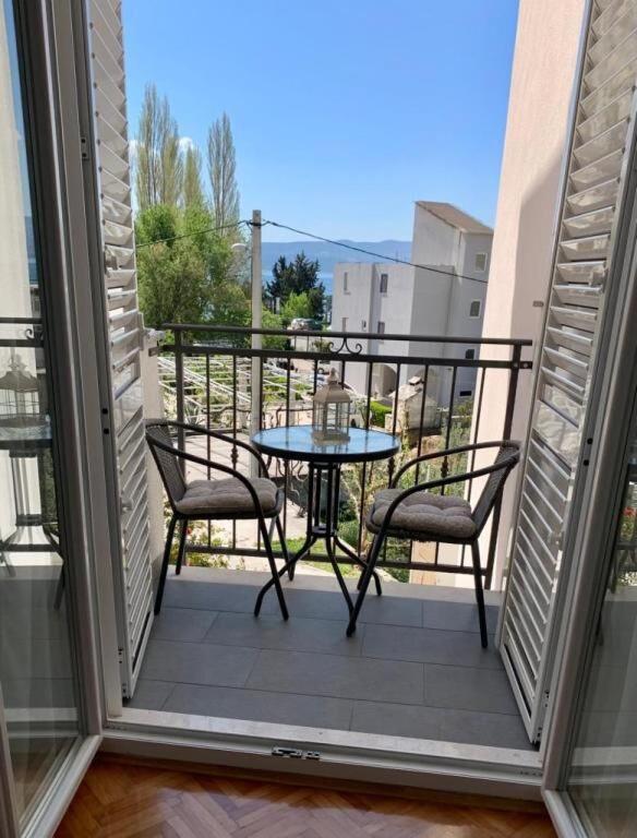 Apartments And Rooms Nikola Omis Exterior photo