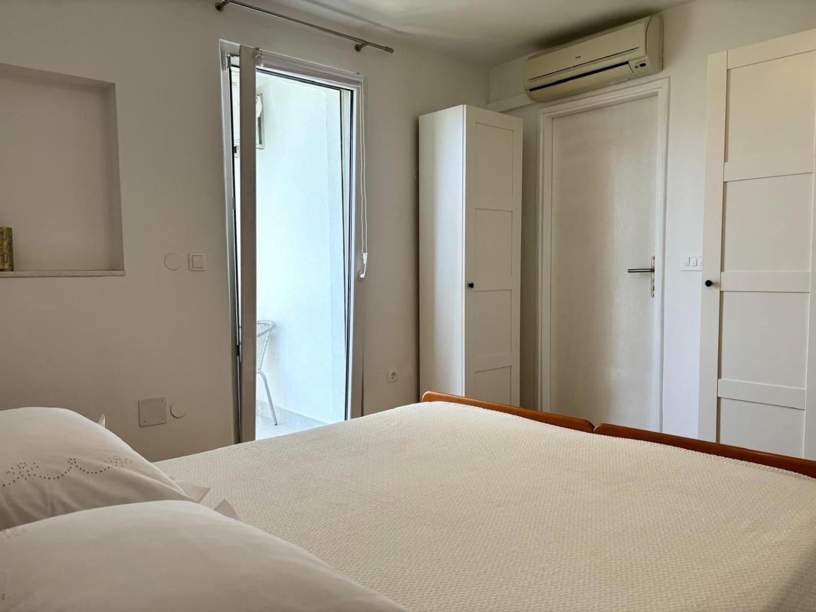 Apartments And Rooms Nikola Omis Exterior photo