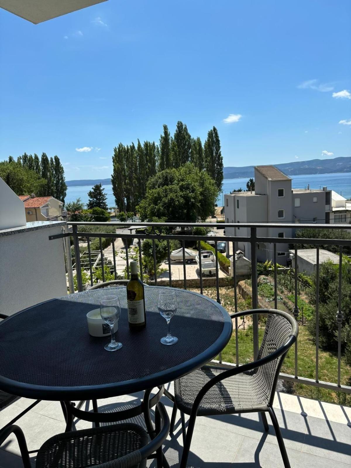 Apartments And Rooms Nikola Omis Exterior photo
